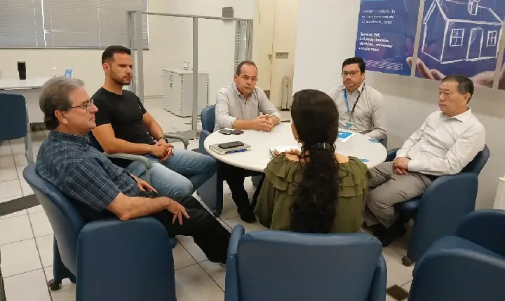 André Lima e Raphael Vilela visitam agência da Caixa e reforçam parceria