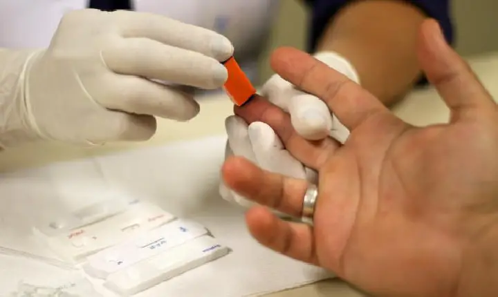 Brasil atinge 1 milhão de pacientes com HIV em tratamento médico