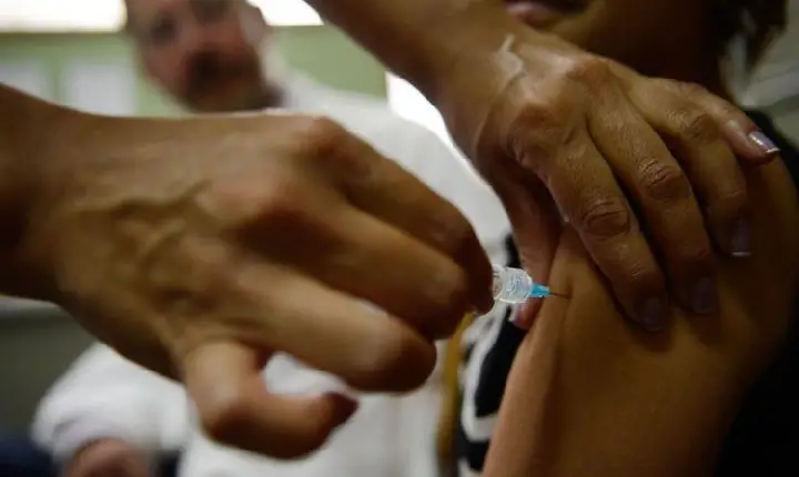 Brasil está próximo de bater meta de vacinação contra HPV