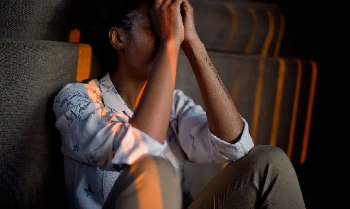 Brasil teve quase 500 mil afastamentos por ansiedade em 2024, informa Ministério da Previdência Social