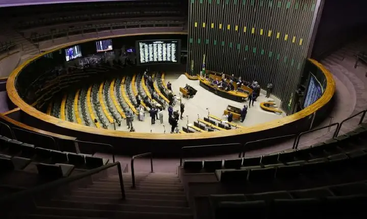 Câmara retoma discussão sobre corte de gastos nesta quarta