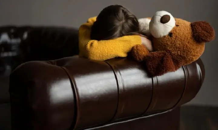 Cerca de 44 mil crianças ficam órfãs de ao menos um dos pais anualmente no Brasil, aponta levantamento