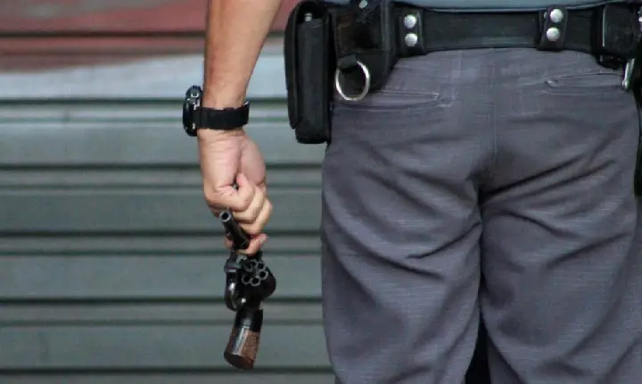 Cinco PMs são presos acusados de extorquir comerciantes em SP