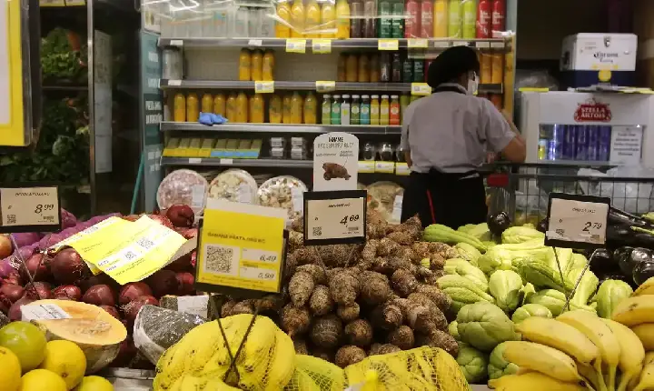 Contratos de trabalho por hora em supermercados aumentam precarização