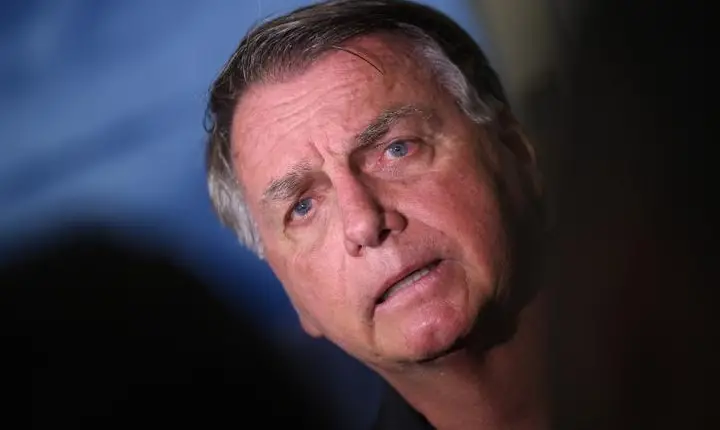 Deputados do PT pedem à PGR que Bolsonaro passe a usar tornozeleira eletrônica