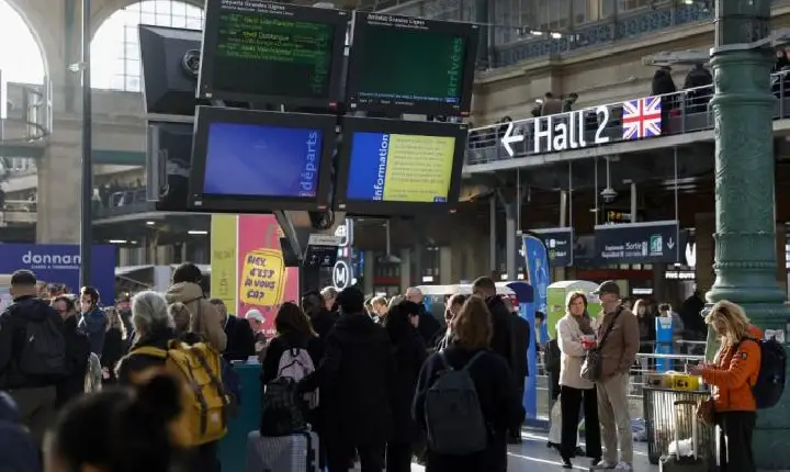 Descoberta de bomba da Segunda Guerra Mundial paralisa maior estação de trem de Paris