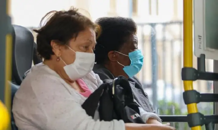 Fiocruz alerta para alta de casos de Covid-19 e rinovírus no Brasil