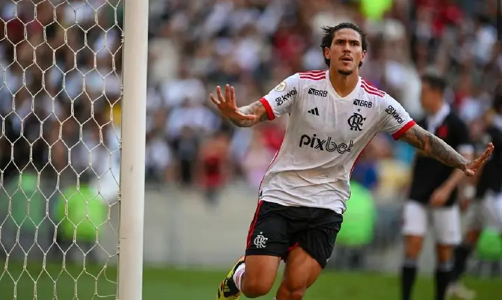 Flamengo atropela o Vasco e aplica a sua maior goleada na história do clássico