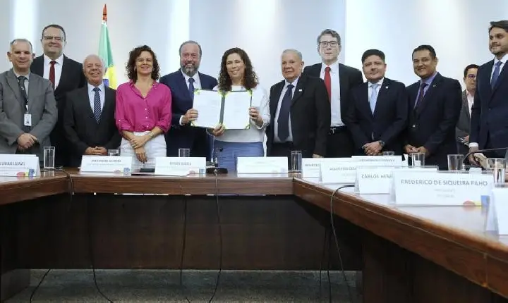 Governo federal formaliza acordos para modernização de estatais