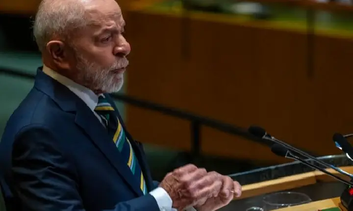 Lula assina novo acordo de R$ 170 bilhões para tragédia de Mariana