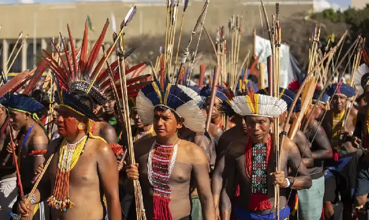 Luta indígena enfrenta marco temporal e tenta “aldeamento do Estado”