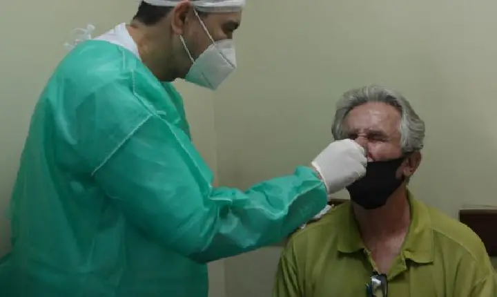 Número de casos de Covid-19 cresce 105% em um mês no Brasil