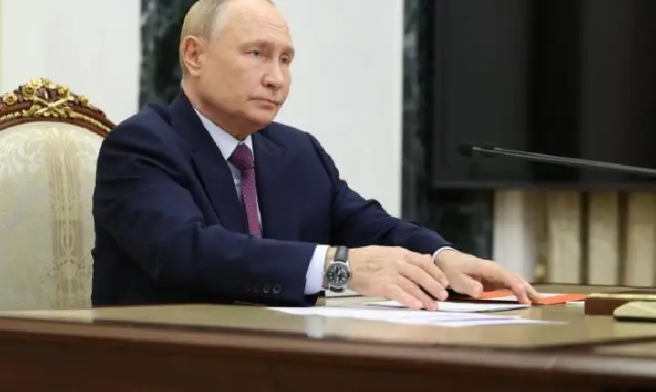 Reino Unido anuncia novas sanções contra navios de petróleo e gás natural da Rússia