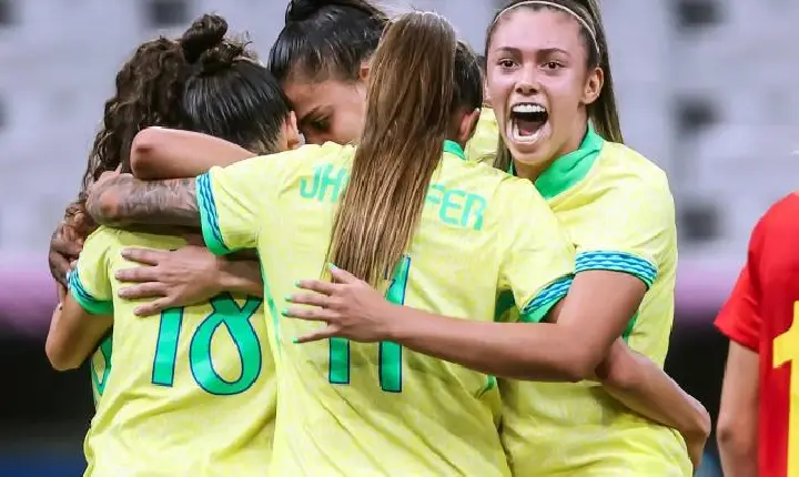 Seleção feminina de futebol goleia a poderosa Espanha e volta à final das Olimpíadas após 16 anos