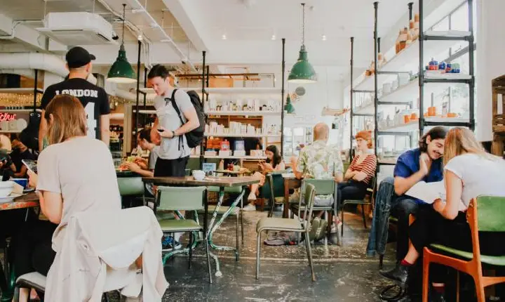 Setor de serviços no Brasil registra o menor nível desde 2023, aponta IBGE