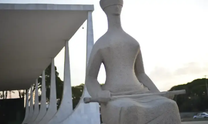 STF retoma julgamento sobre responsabilização de redes sociais