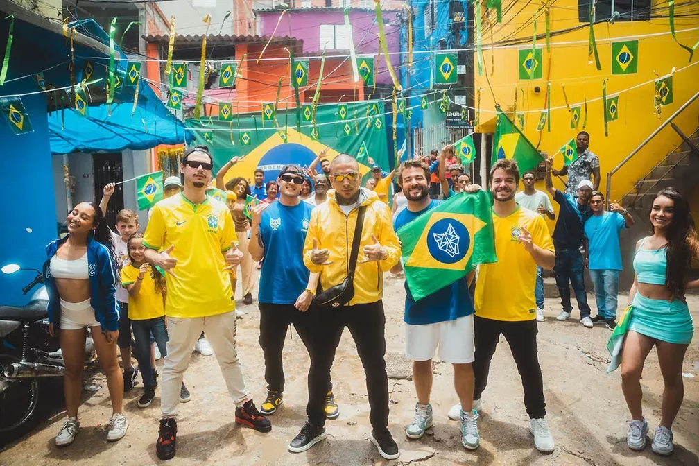Mc Guimê entra no clima da Copa e repõe 'País do futebol' na pista com os beats de Dubdogz e Watzgood