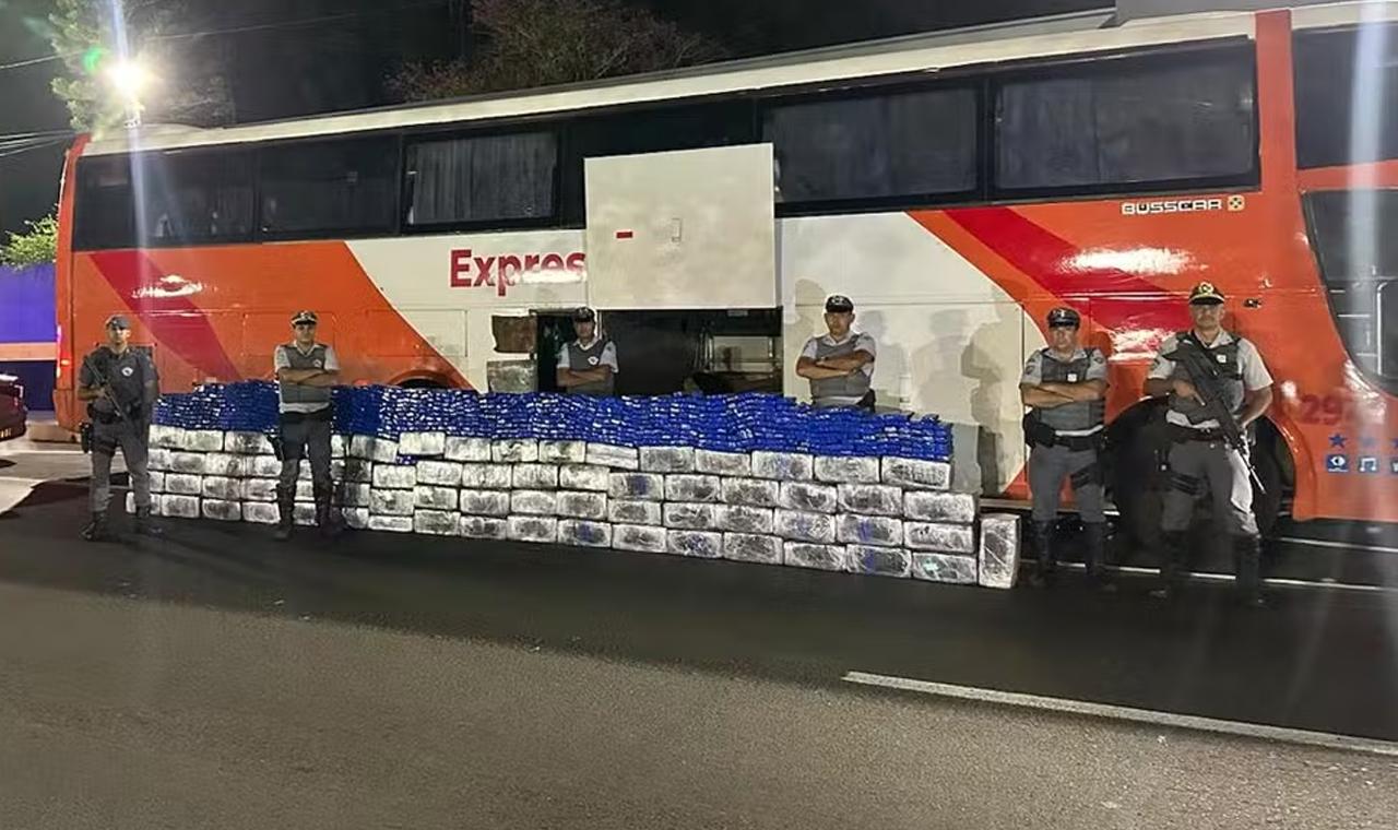 Motoristas e guia paraguaios são presos com 1,5 tonelada de maconha em ônibus de viagem na Rodovia Raposo Tavares